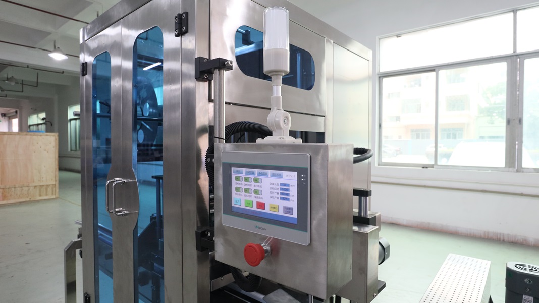  套标速度慢?全自动直线式套标机帮你突破产能瓶颈